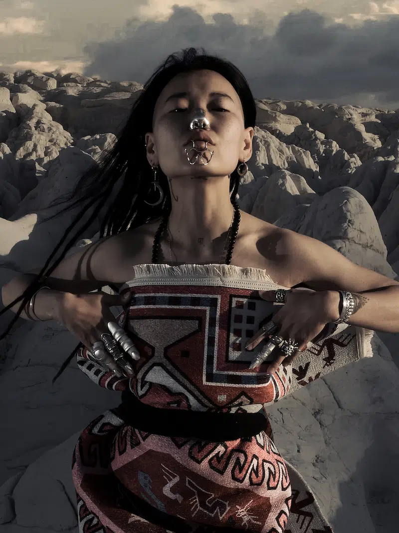 Mariia Khas crafts armor-like jewelry out of silver